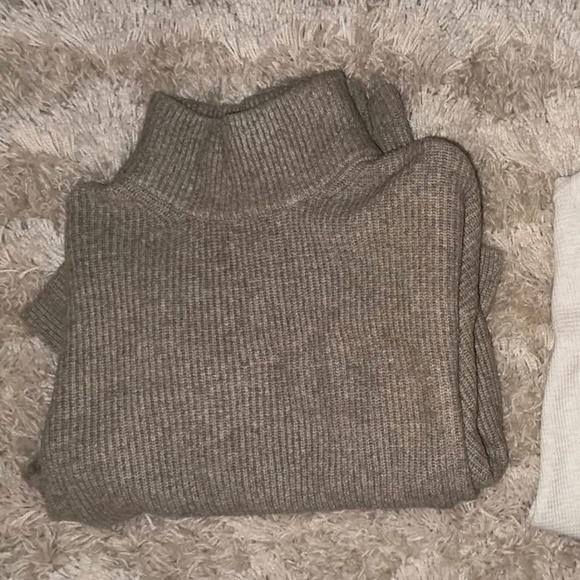 2 Sweaters, Abercrombie & Aritzia - Picture 2 of 3